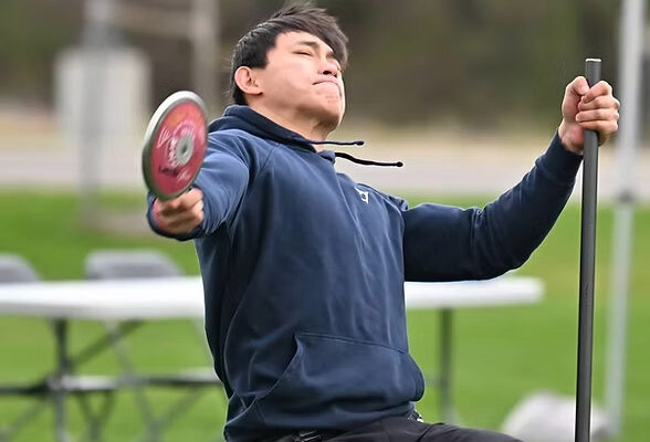 A competitor prepares to throw a discus at Dairyland Games